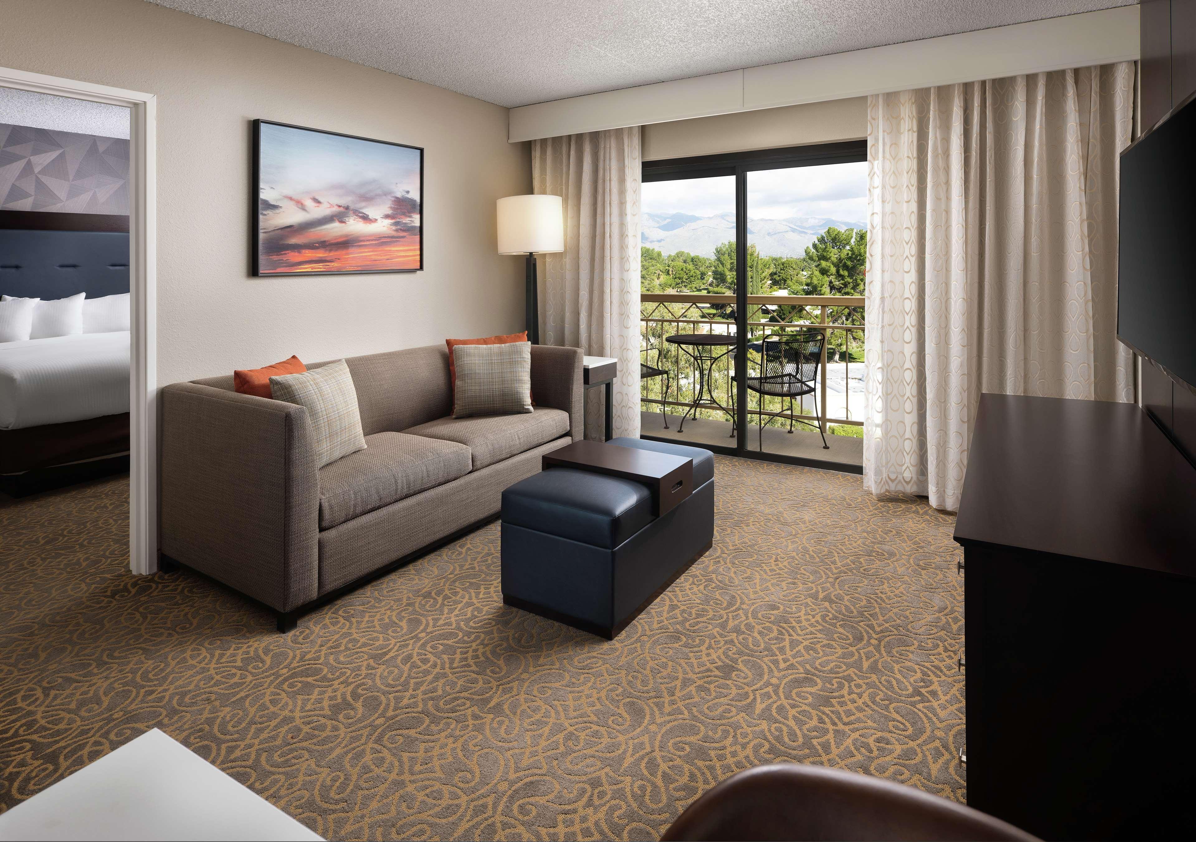 Embassy Suites By Hilton Tucson East Exteriör bild